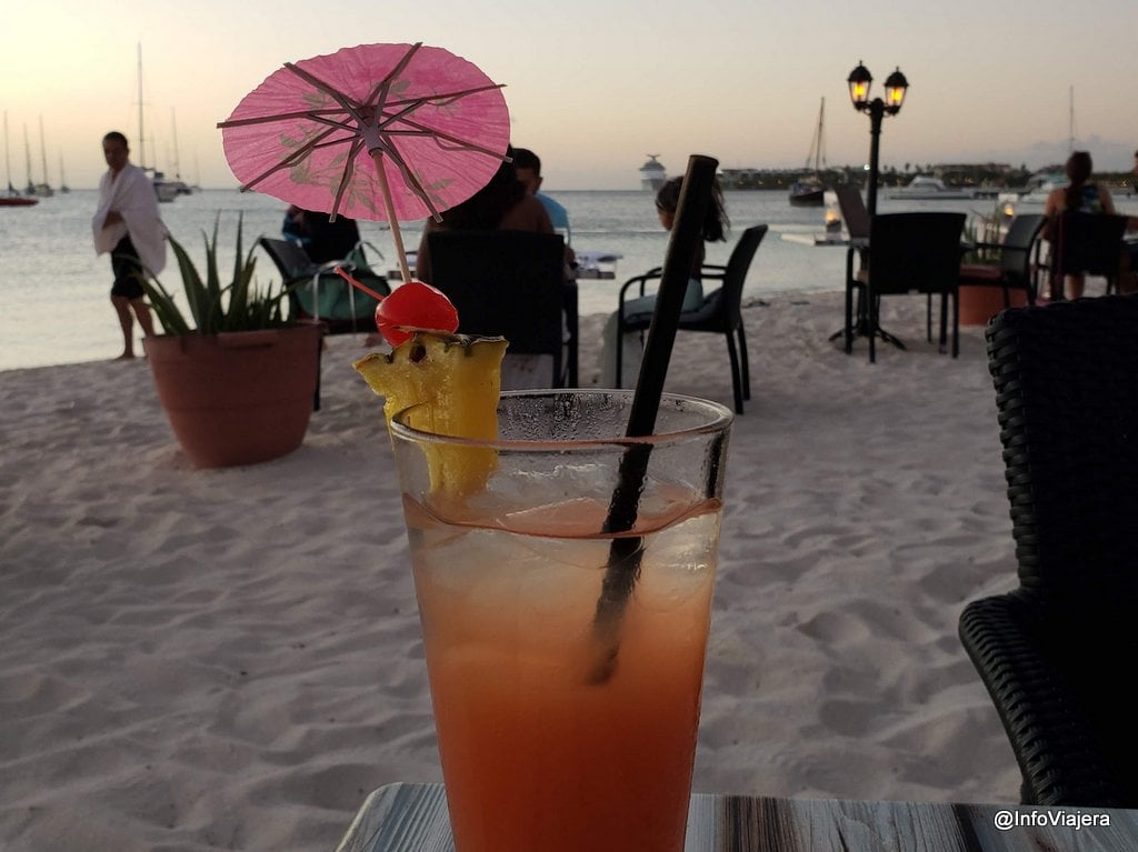 Barefoot, un restaurant para comer descalzo frente al mar 